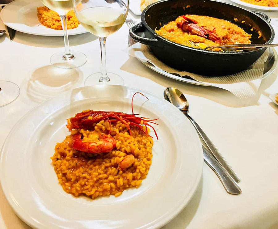 platos de paella valenciana